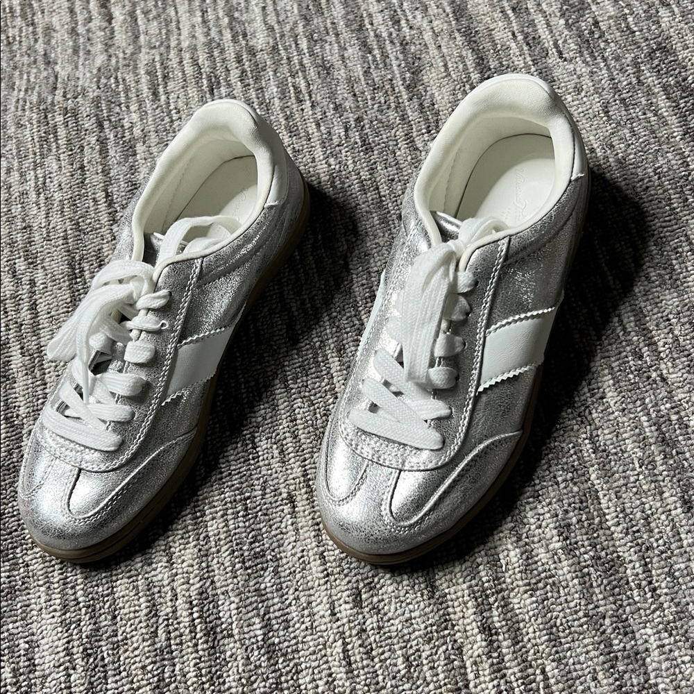 Universal Thread - Women's Spencer Fashion Sneakers Silver Size 6 - Picture 5 of 10